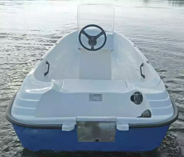 Стеклопластиковая лодка Пингвин с консолью (тримаран) в Чите