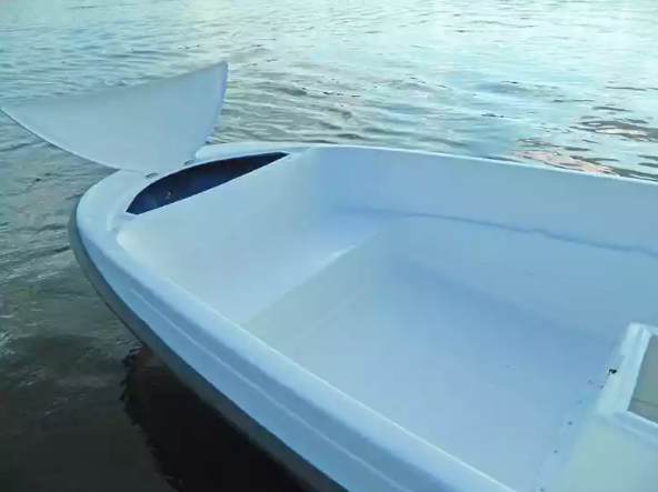 Стеклопластиковая лодка Пингвин с консолью (тримаран) в Чите