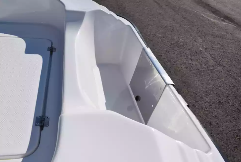 Стеклопластиковая лодка Пингвин (тримаран) в Чите