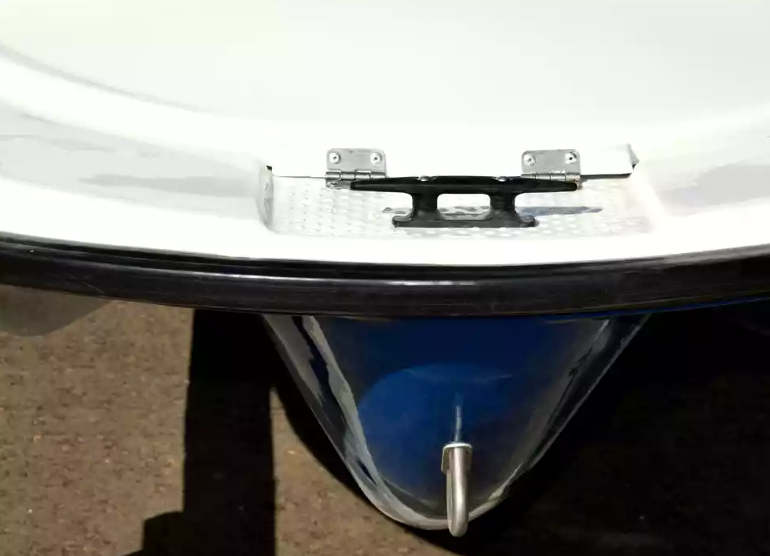 Стеклопластиковая лодка Пингвин с консолью (тримаран) в Чите