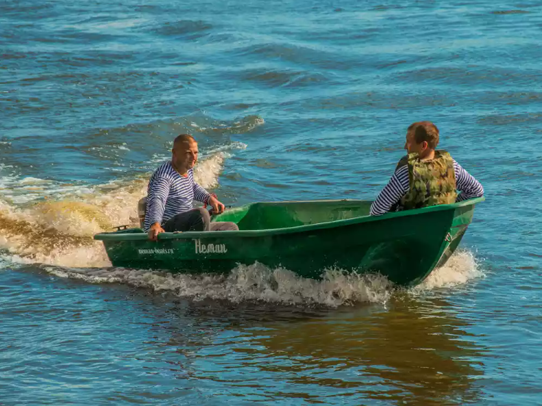 Стеклопластиковая лодка Neman-340 (тримаран) в Чите