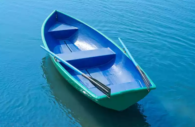 Стеклопластиковая лодка Дельфин в Чите