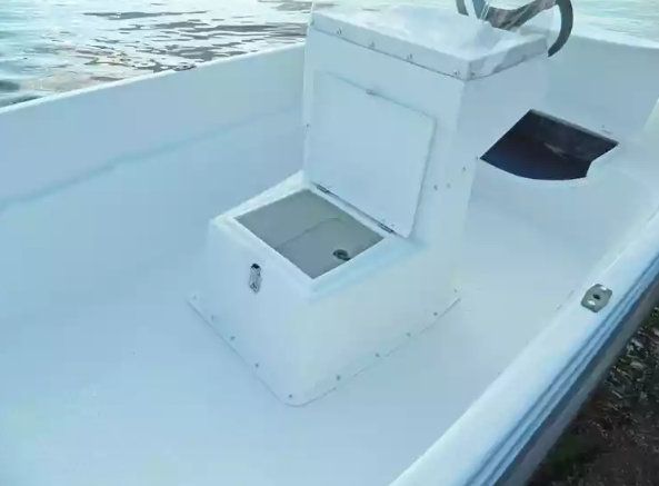 Стеклопластиковая лодка Пингвин с консолью (тримаран) в Чите