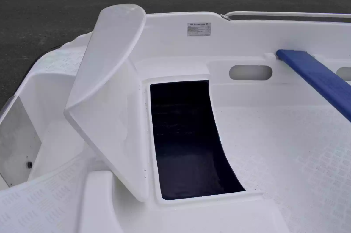 Стеклопластиковая лодка Пингвин New (тримаран) в Чите