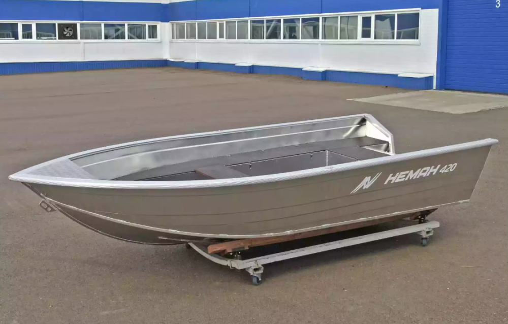 Алюминиевая лодка  Неман-420 в Чите