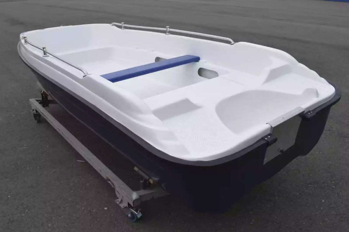 Стеклопластиковая лодка Пингвин New (тримаран) в Чите
