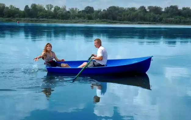 Стеклопластиковая лодка Дельфин в Чите