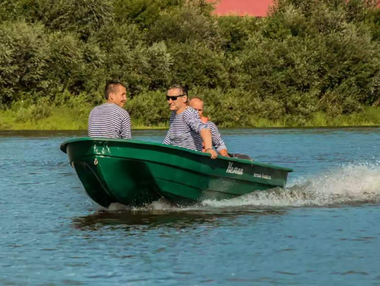 Стеклопластиковая лодка Neman-340 (тримаран) в Чите