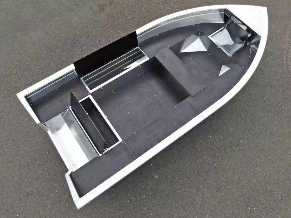 Алюминиевая лодка  Неман-420 в Чите