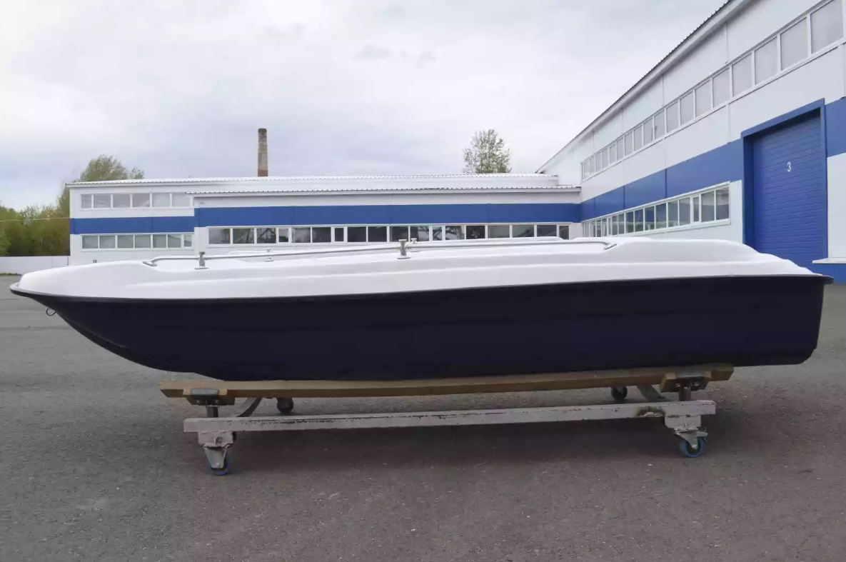 Стеклопластиковая лодка Пингвин New (тримаран) в Чите