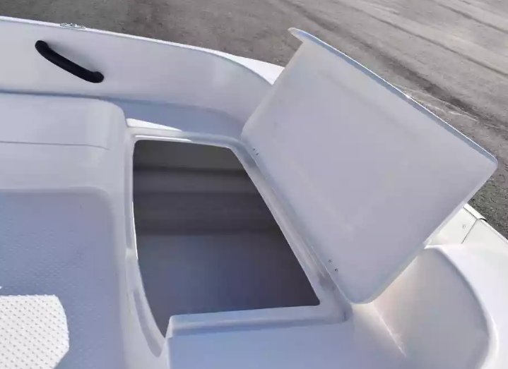 Стеклопластиковая лодка Пингвин (тримаран) в Чите